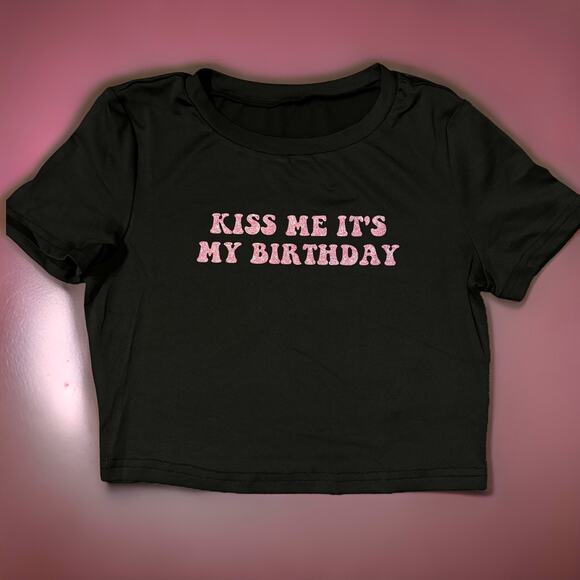 New Small "Kiss Me, It's My Birthday" Baby Crop Tee Black Y2k Top Goth Grunge 90 - Picture 2 of 3